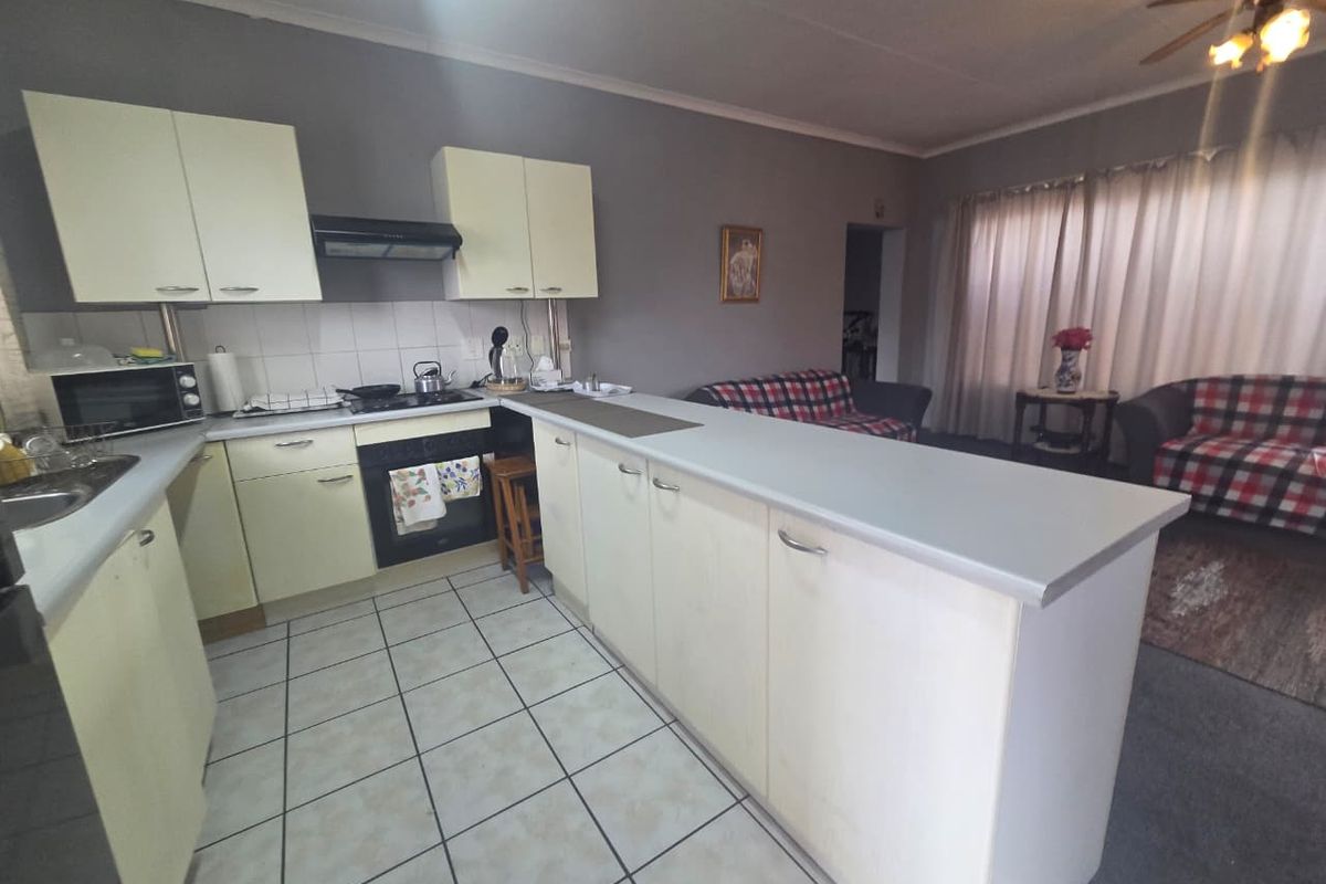 Spacious 3-Bedroom Facebrick Townhouse in Prime Groblerpark - Photo 4