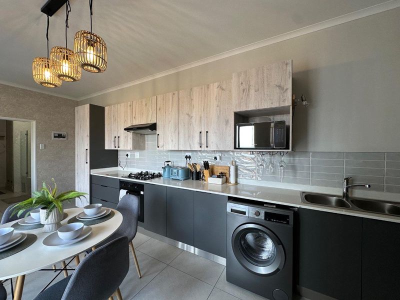 93 on New – Fully Furnished 2 Bed, 2 Bath Apartment - Photo 7