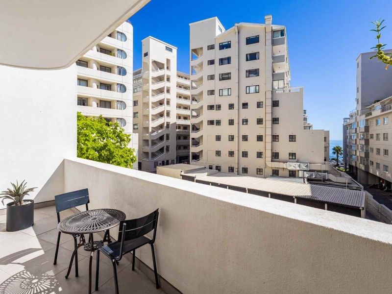 Enjoy Sundowners with Views of Lions Head - Photo 10