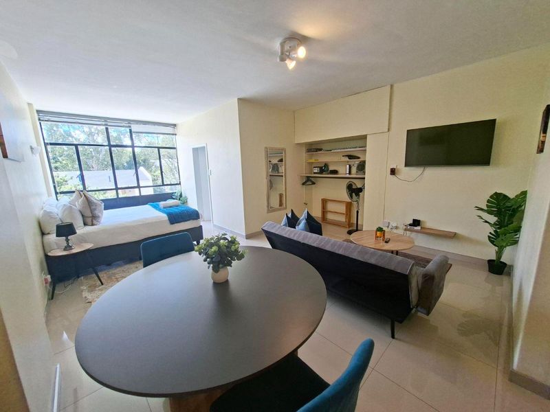 Bright and Spacious Fully Furnished Studio Apartment to Rent in Illovo Mews - Photo 6