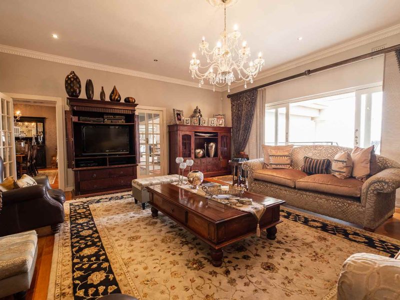 Immense Ambassador type double story mansion with 4 spacious living entities. - Photo 2