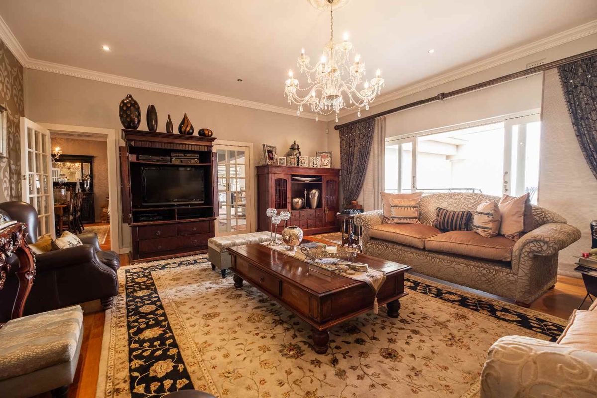 Immense Ambassador type double story mansion with 4 spacious living entities. - Photo 2