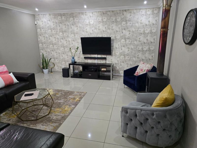 3 Bedroom Townhouse in Glen Marais - Photo 8
