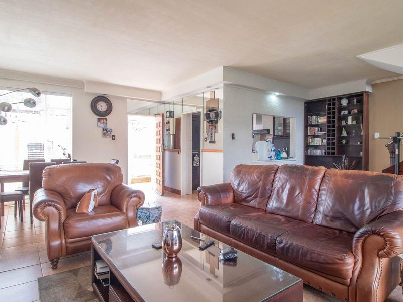 Neat 2 bedroom Townhouse in popular complex - Photo 5