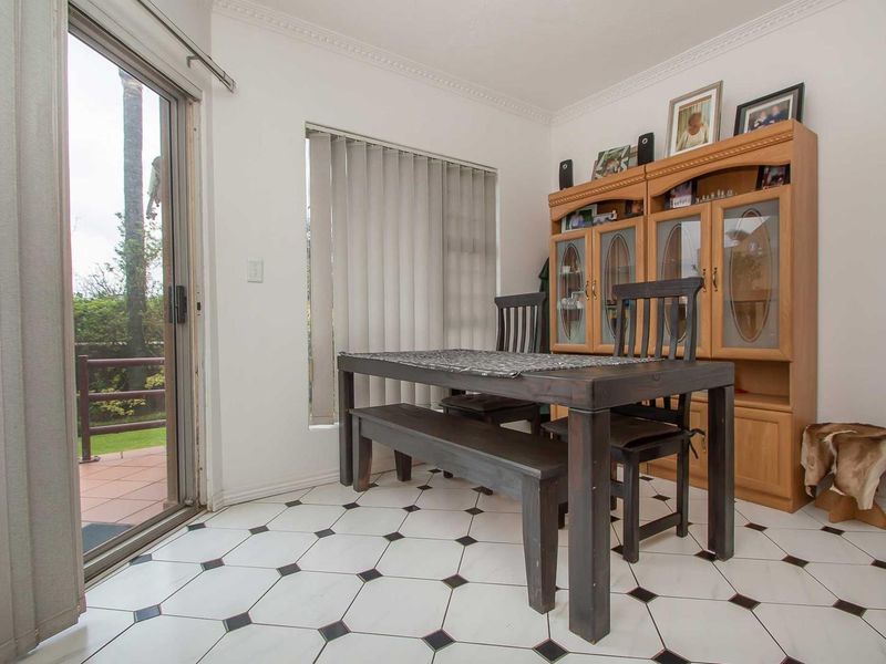 Secure Upmarket Apartment Living with Gorgeous Space. - Photo 7