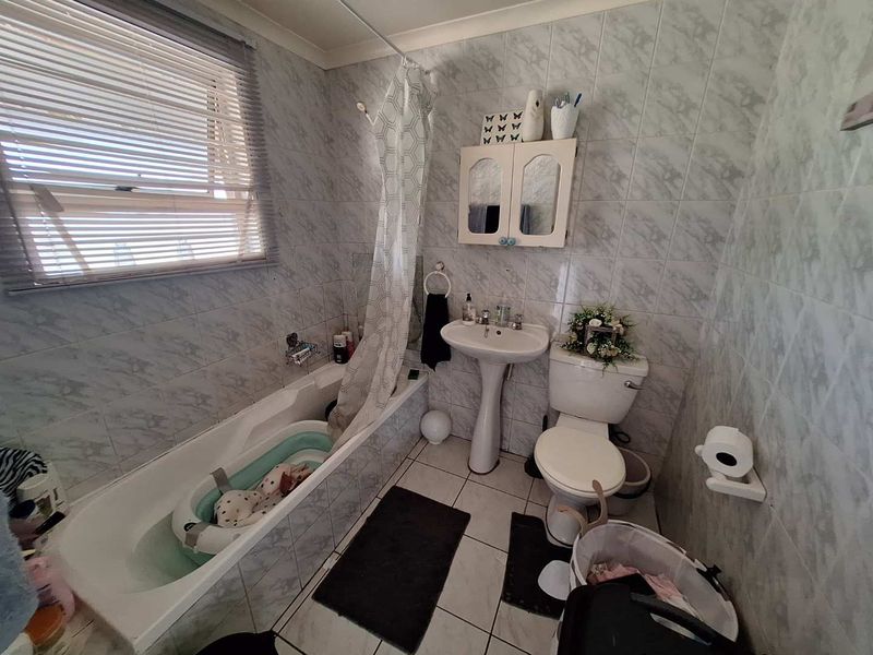 Ideal for a Single Professional or Young Couple - Photo 5