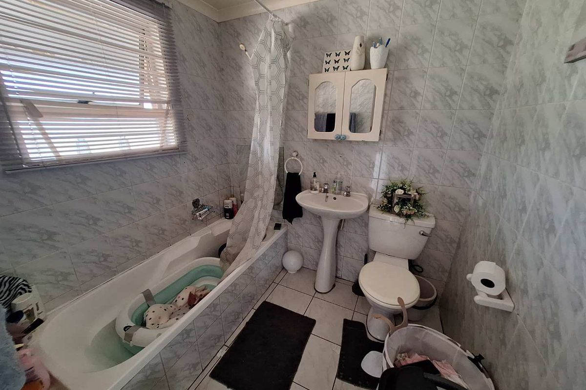 Ideal for a Single Professional or Young Couple - Photo 5