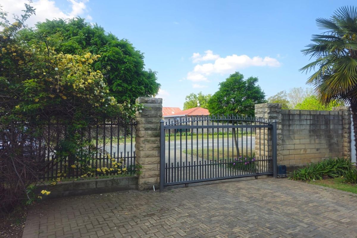 Modern Sandstone Home – Secure, Spacious & Family-Friendly - Photo 2