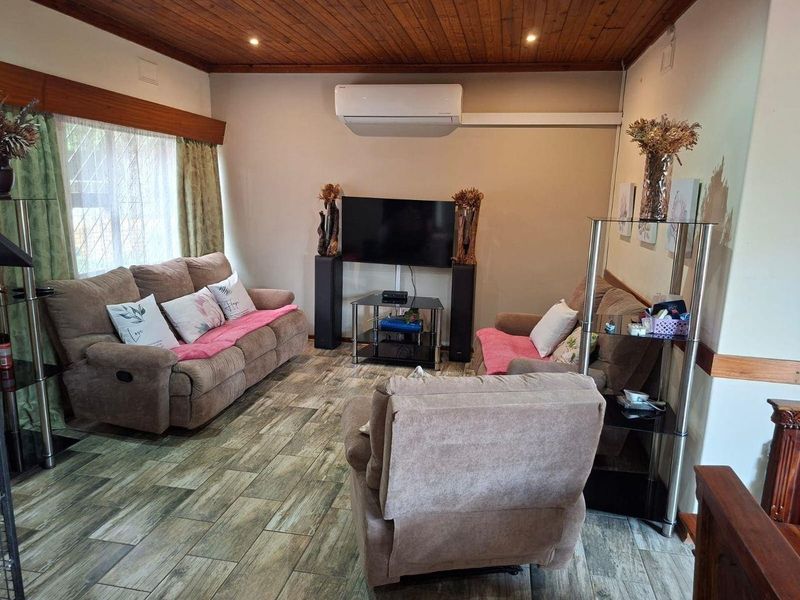 4 Bedroom House for Sale in Drakensview, Estcourt. - Photo 3