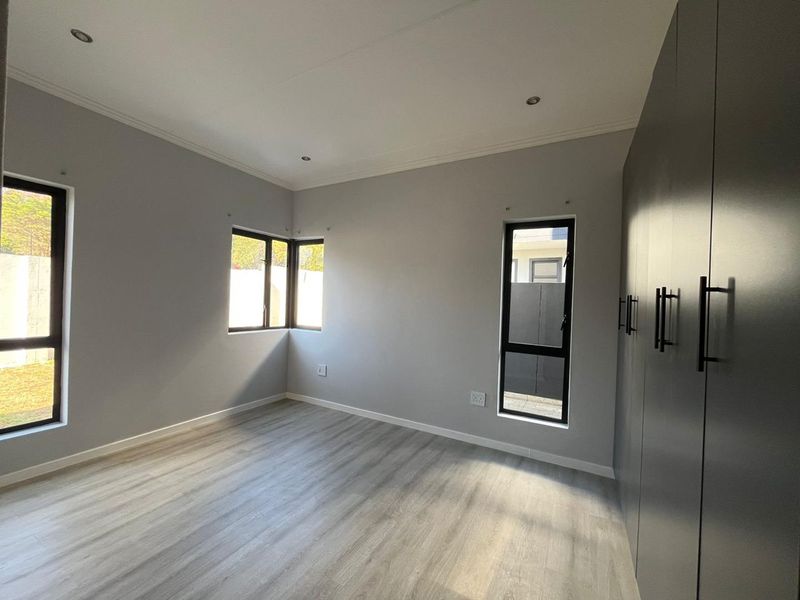 A MODERN APARTMENT IN BRYANSTON AWAITS YOU. - Photo 5