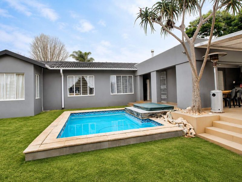 Modern Family Home with Pool, Jacuzzi & Braai Patio - Photo 1