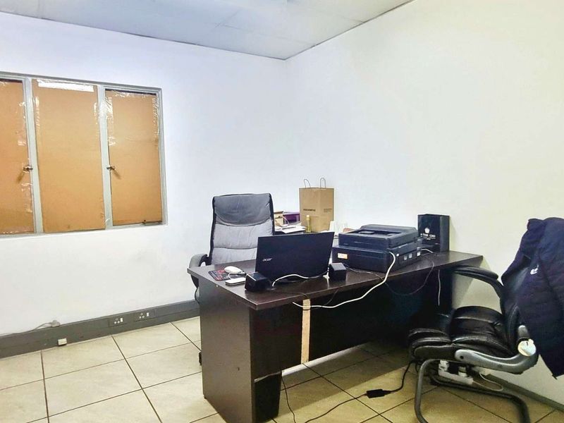 Warehouse to Let | New Germany | 1,639 m2 | Dock & Leveller - Photo 8