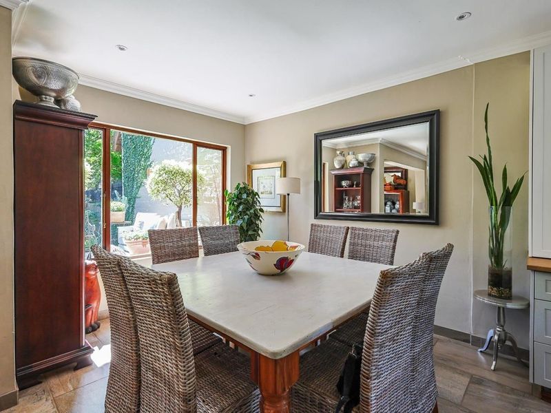 Stunning Townhouse For Sale - Photo 10