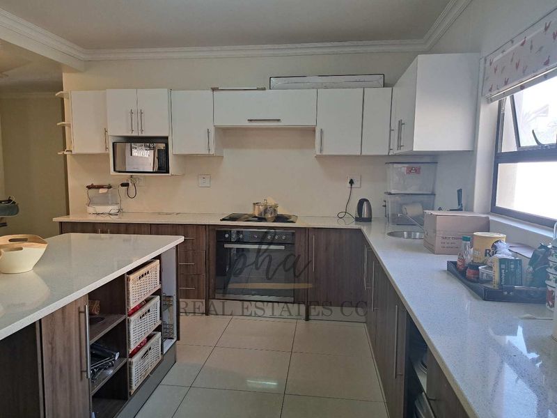 3 Bedr family home for sale in Walvis Bay, selling for N$2.5 mil - Photo 6