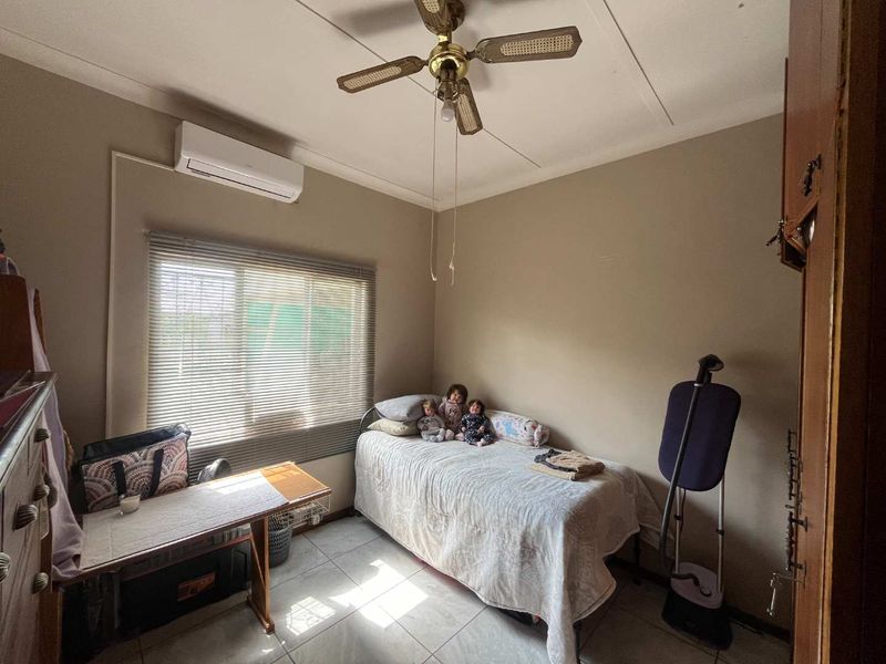 3 Bedroom Family Home with Private Flat – Ideal for Extended Family or Extra Income - Photo 6