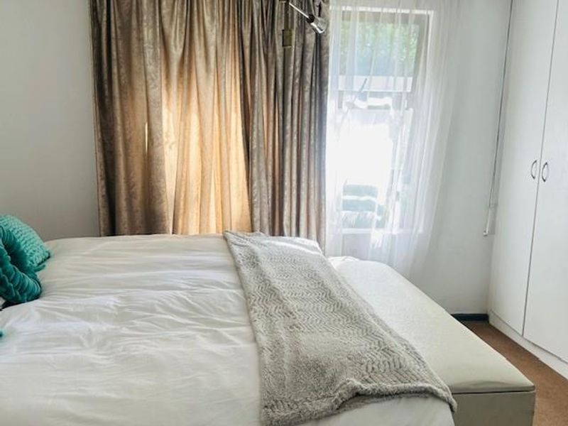 3 Bedroom Townhouse to Rent in Parkrand - Photo 9