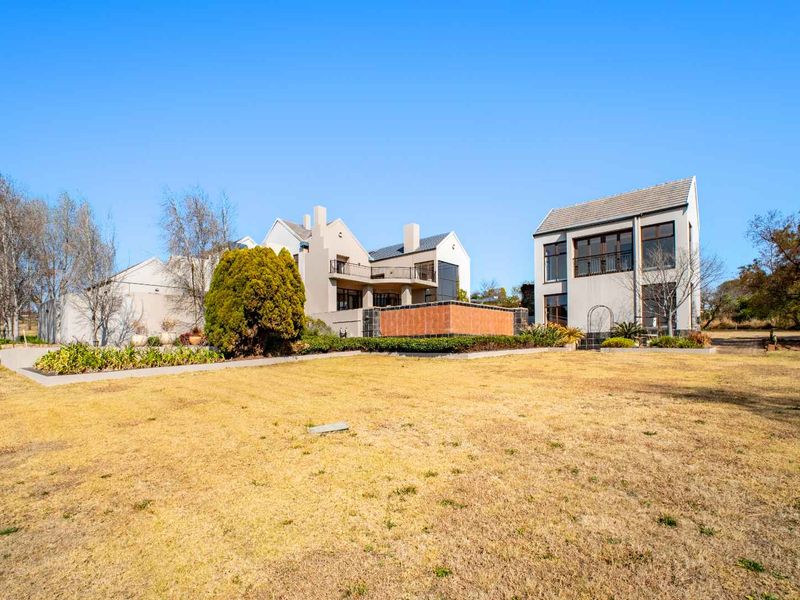 Magnificent 4-Bedroom Family Home - Photo 8