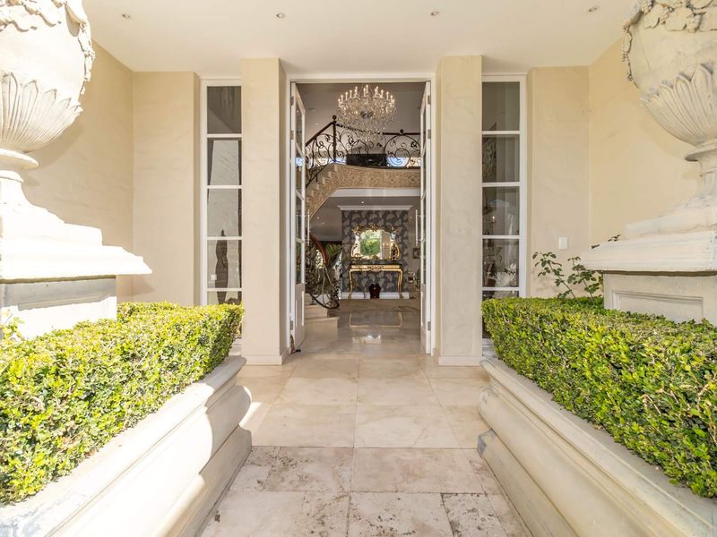 Distinguished Country Manor House - Photo 3