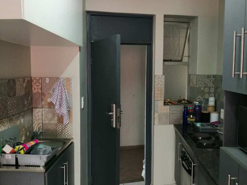 BACHELOR FLAT TO RENT - Photo 5