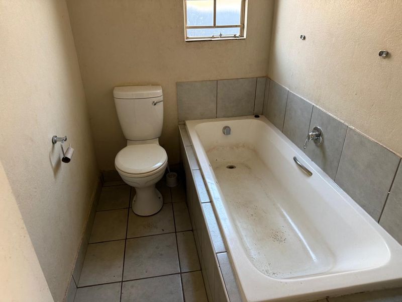 3 bed for sale in skycity - Photo 9
