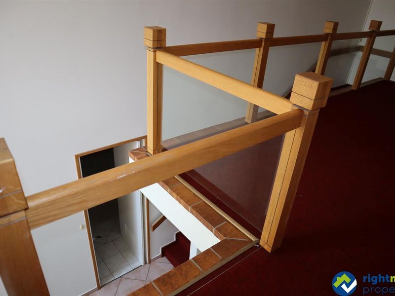 When business meets the perfect location. Seldom in the market. Excellent location and visibility. - Photo 3