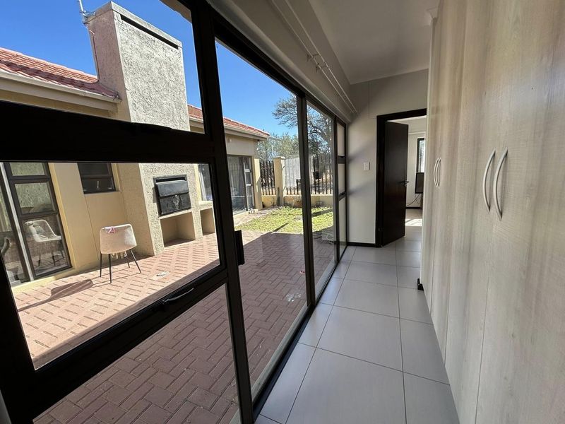 Discover this inviting 3-bedroom unit nestled in a secure gated community, offering comfort and space in a prime location. - Photo 10