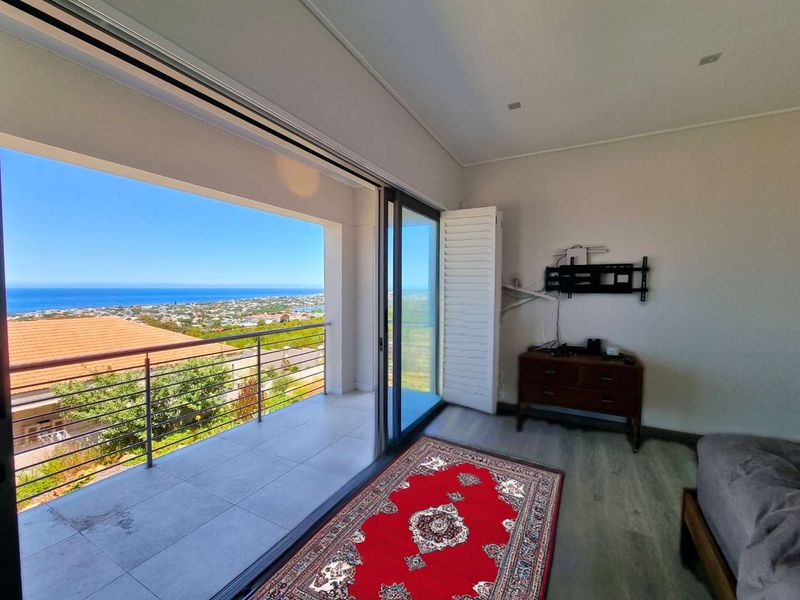 Coastal Elegance Reimagined - Photo 2