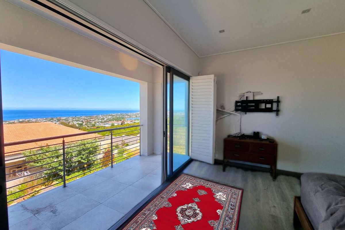 Coastal Elegance Reimagined - Photo 2