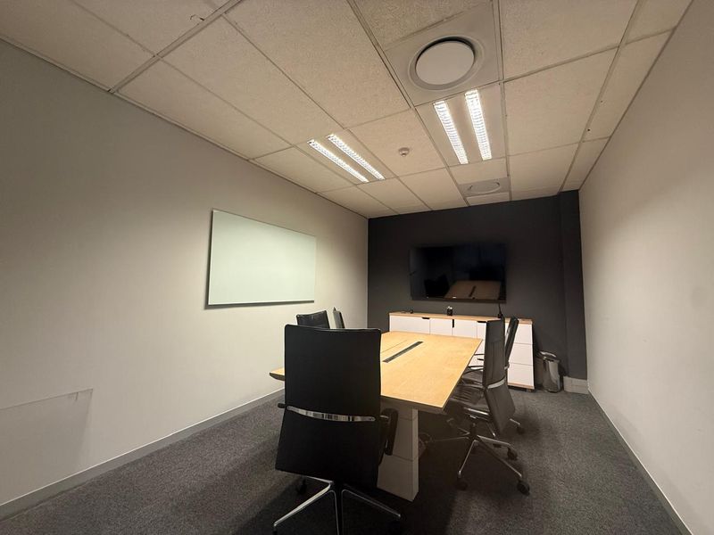 Oxford Corner Rosebank presents an exceptional 2nd floor office space of 475m2 - Photo 10