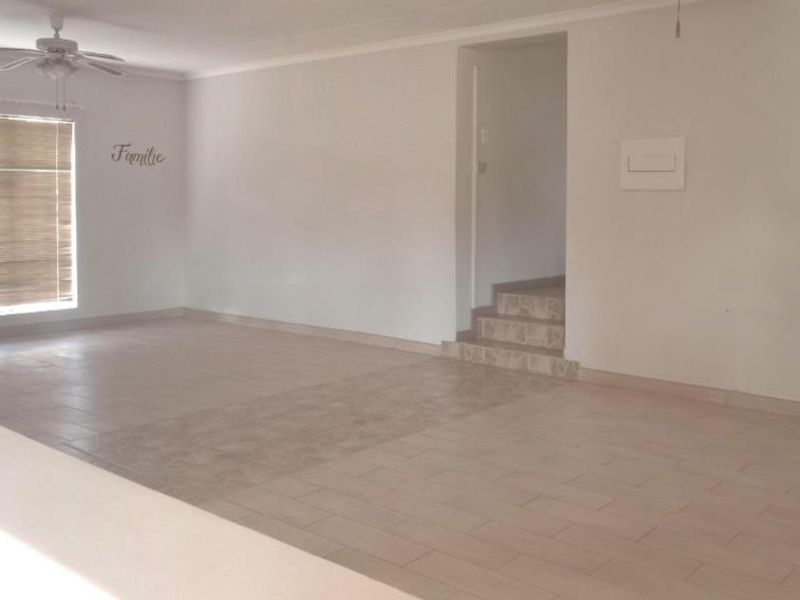 Spacious abode - Photo 9