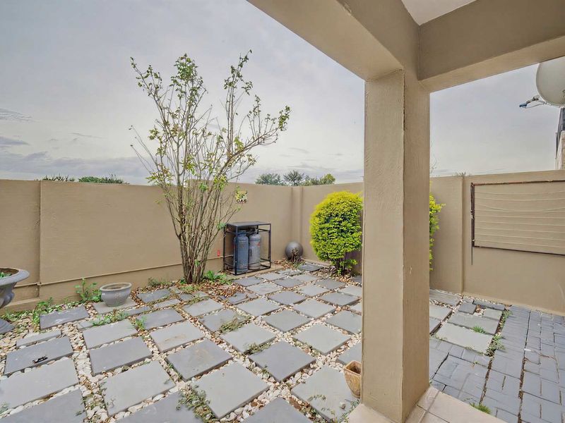 Three Bedroom townhouse in Annlin - Photo 10