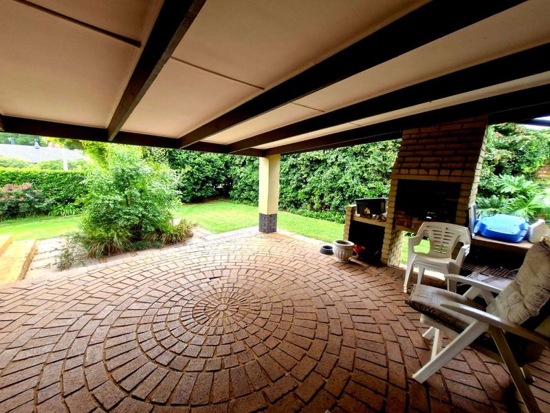 Charming Family Home in Quiet Cul-de-Sac - Photo 4