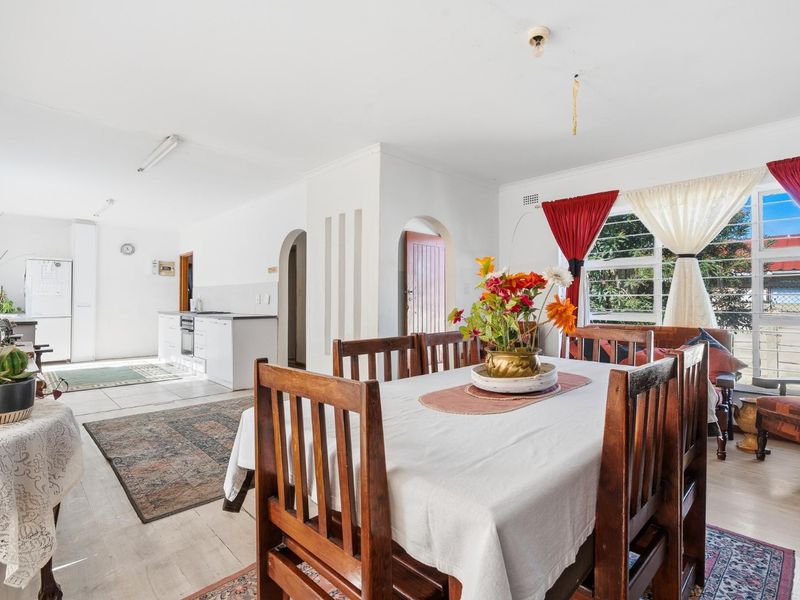 FREE STANDING CORNER HOME - 3 BEDROOMS - 2 BATHROOMS - BROOKLYN - Photo 2