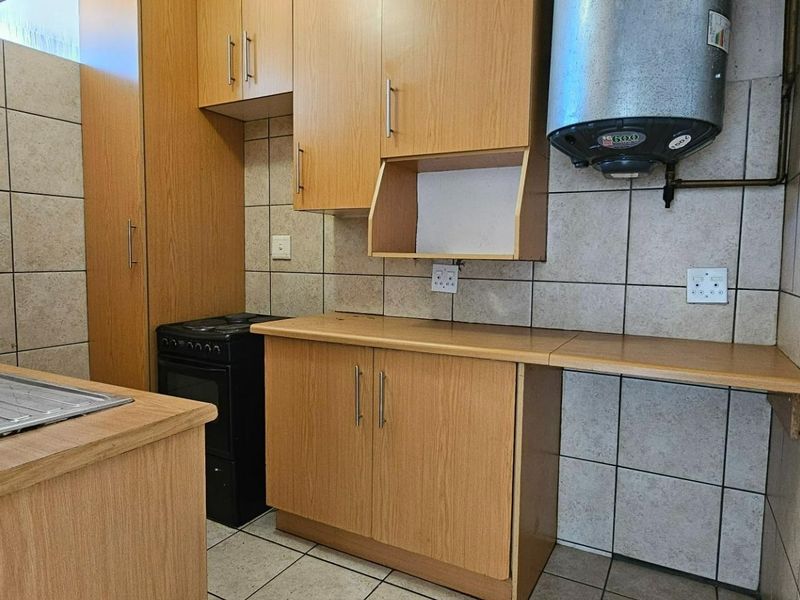 Modern, Spacious & Secure! 1.5 Bed Apartment Near Unisa & Jakaranda Hospital – Priced to Sell! - Photo 9