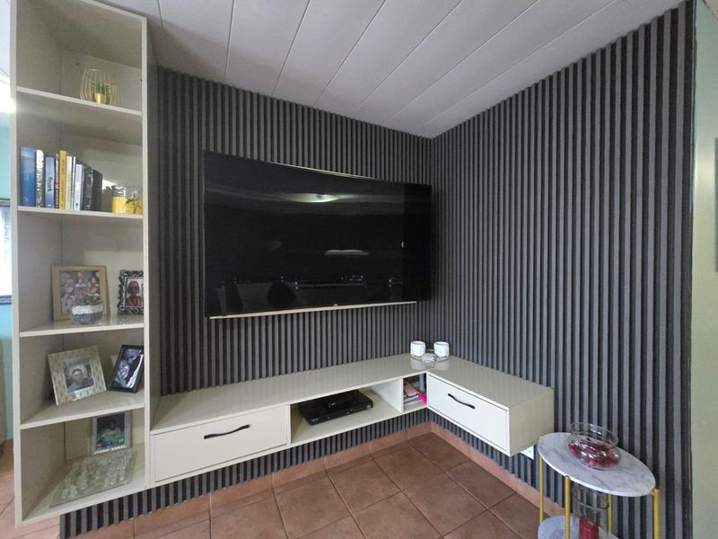 Looking for modern, low-maintenance living in the perfect location? This is it! - Photo 3