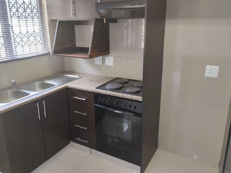 Spacious &amp; Safe - A Bright Jewel Nestled in Reservoir Hills, Durban, For Sale! - Photo 5