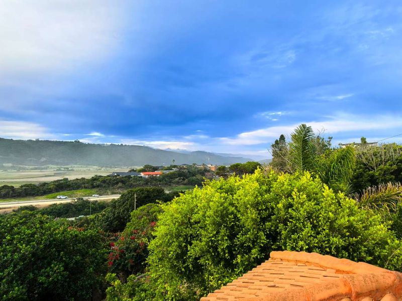 Wilderness Retreat with Authentic Tuscan Flair - Photo 8