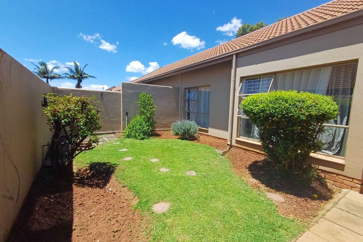 2 Bedroom Townhouse - Photo 2