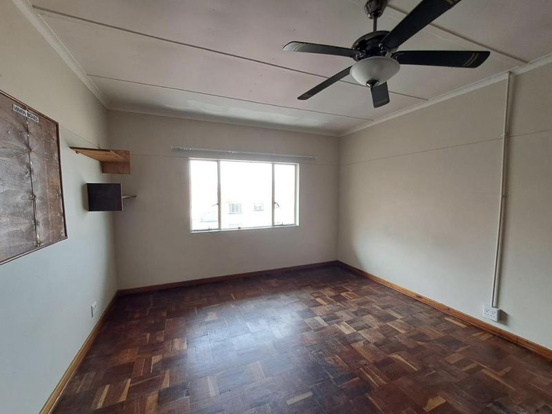 Charming and Secure Apartment in Southernwood - Photo 2