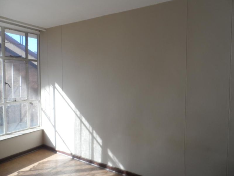 A BACHELOR FLAT TO RENT IN SUNNYSIDE - Photo 10