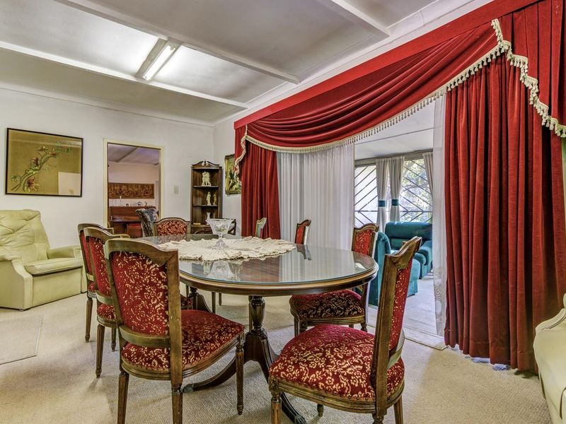 THREE HOMES ON 3548m2 - FAMILY HOMESTEAD OR INVESTMENT FOR RENTAL INCOME! - Photo 5