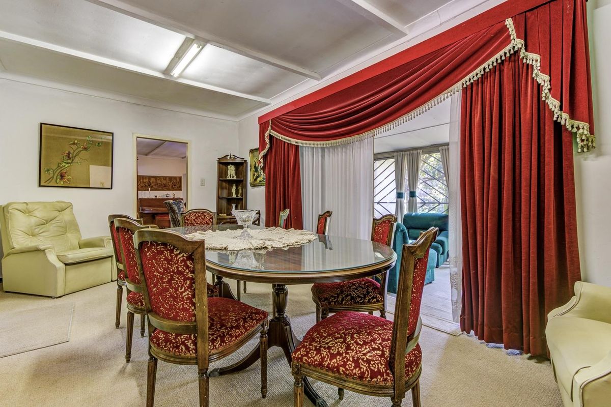 THREE HOMES ON 3548m2 - FAMILY HOMESTEAD OR INVESTMENT FOR RENTAL INCOME! - Photo 5