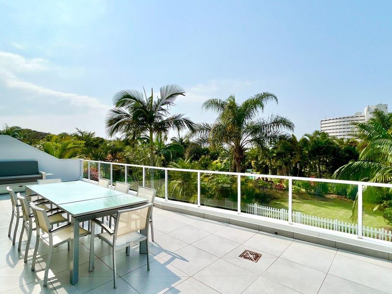 Stunning Furnished 3 Bedroom Apartment - Photo 1