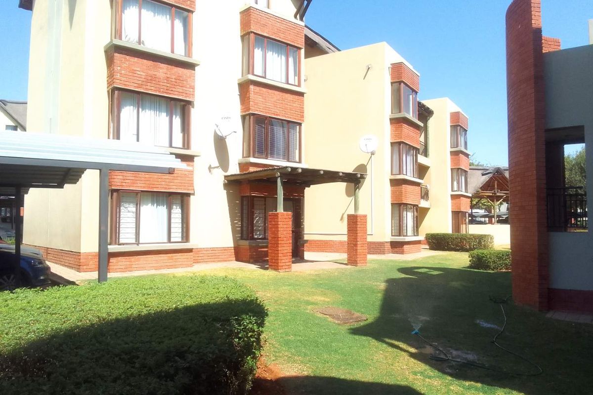 Enjoy peace of mind with 24-hour security - Photo 5