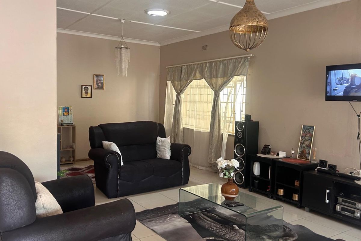 Big, Bold & Beautiful — Symhurst Living at Its Finest! - Photo 5