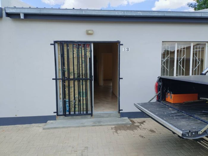 Property #2552640, Townhouse For Sale in Okahandja Central