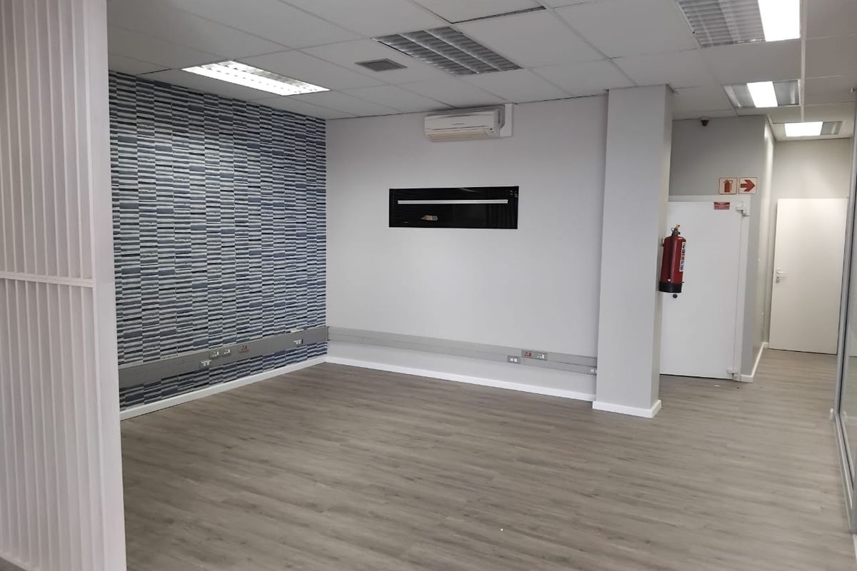 Modern & Spacious Commercial Office Space To Rent - Photo 3