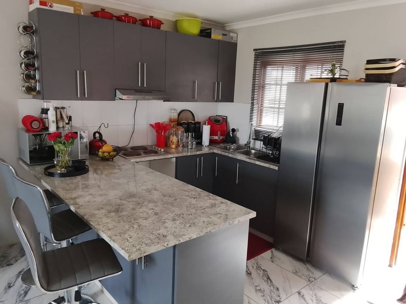 🏡 Modern 2-Bedroom Ground Floor Apartment for Sale in Clarendon – Secure & Move-In Ready - Photo 8