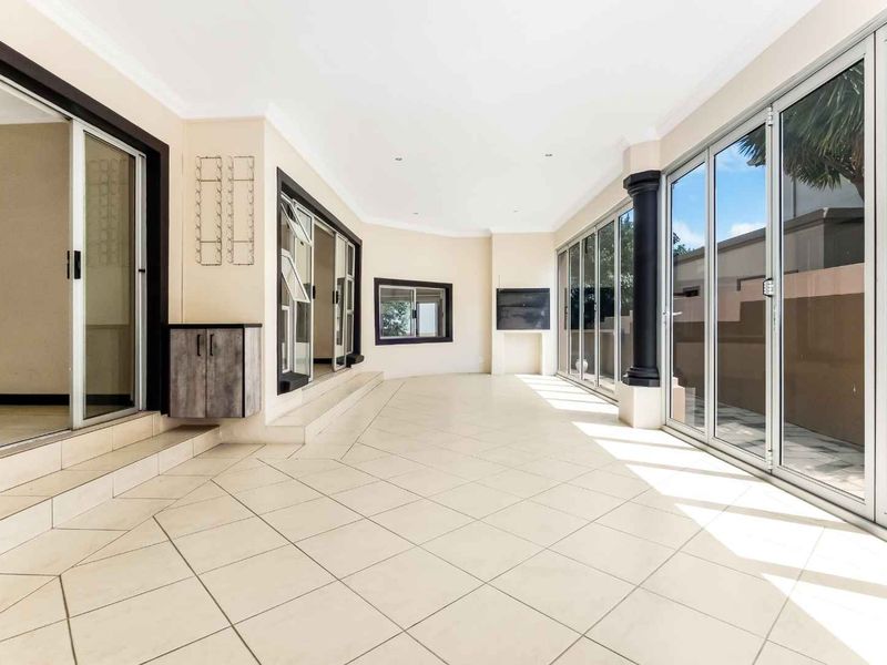 4 Bedroom House for Sale in Dainfern - Photo 9