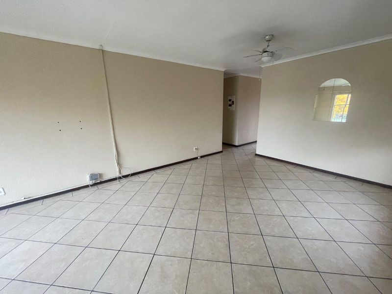 Spacious 2-Bedroom Unit with Balcony in Prime Location - Photo 9